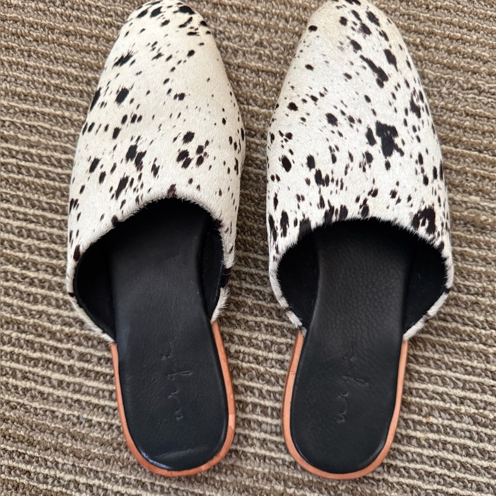 LNWOT Urge Brown and White Spotted Mules size 37 - Picture 2 of 5